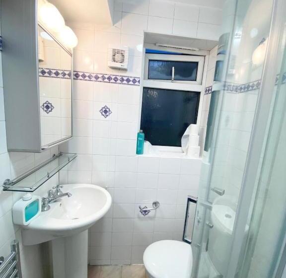 펜션 The Royal Boutique Heathrow Lodge By London