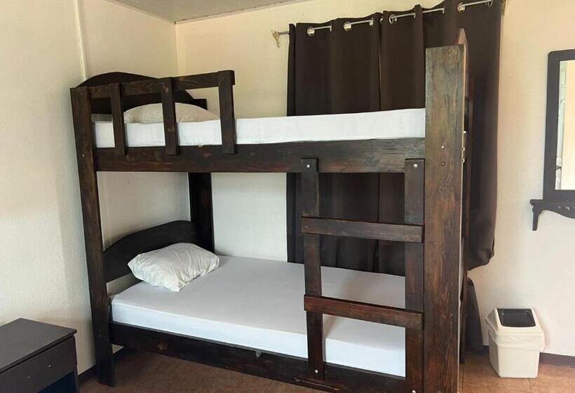 Bed and Breakfast Cabinas Playa Bandera