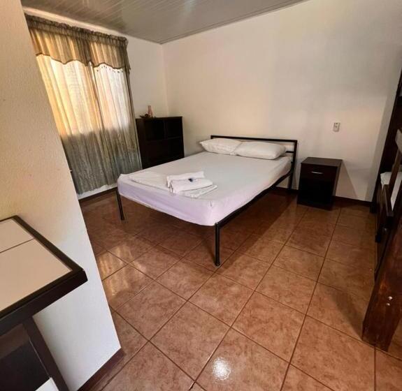 Bed and Breakfast Cabinas Playa Bandera