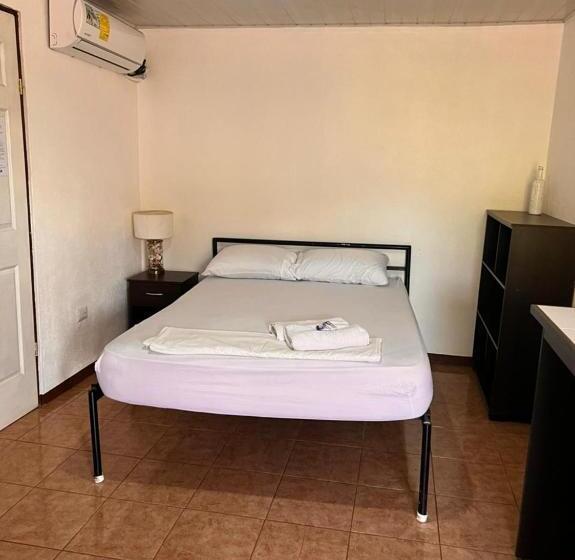 Bed and Breakfast Cabinas Playa Bandera