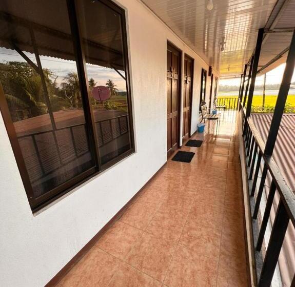 Bed and Breakfast Cabinas Playa Bandera