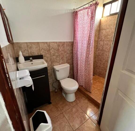 Bed and Breakfast Cabinas Playa Bandera