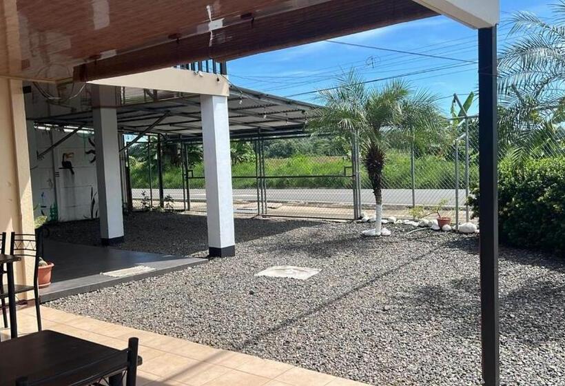 Bed and Breakfast Cabinas Playa Bandera