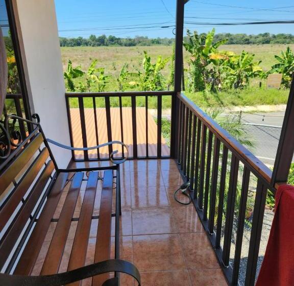 Bed and Breakfast Cabinas Playa Bandera