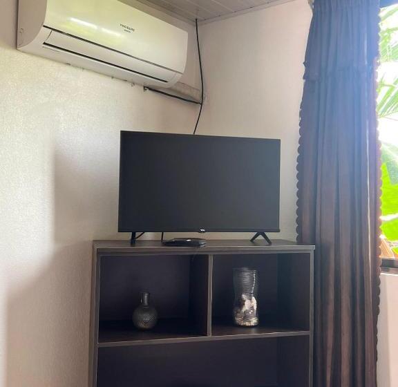 Bed and Breakfast Cabinas Playa Bandera