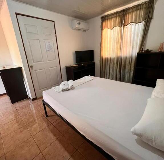 Bed and Breakfast Cabinas Playa Bandera