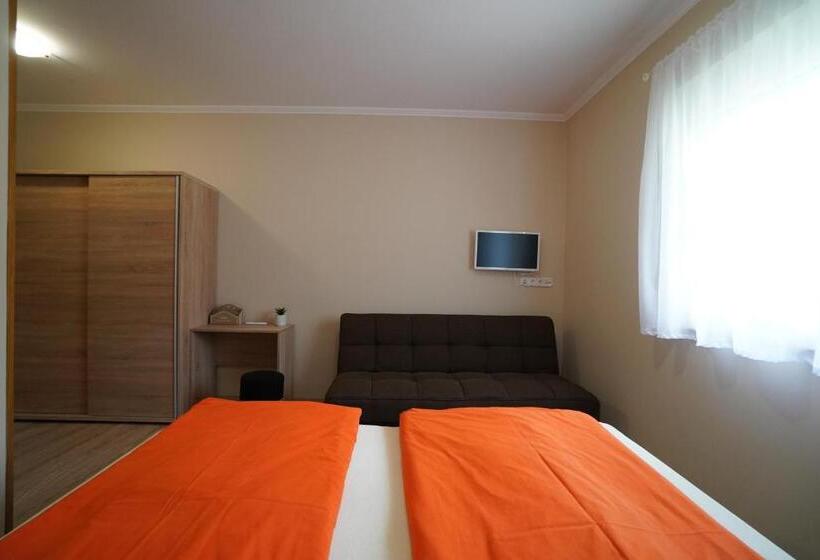 Aamiaismajoitus (B&B) Tavi Panzió