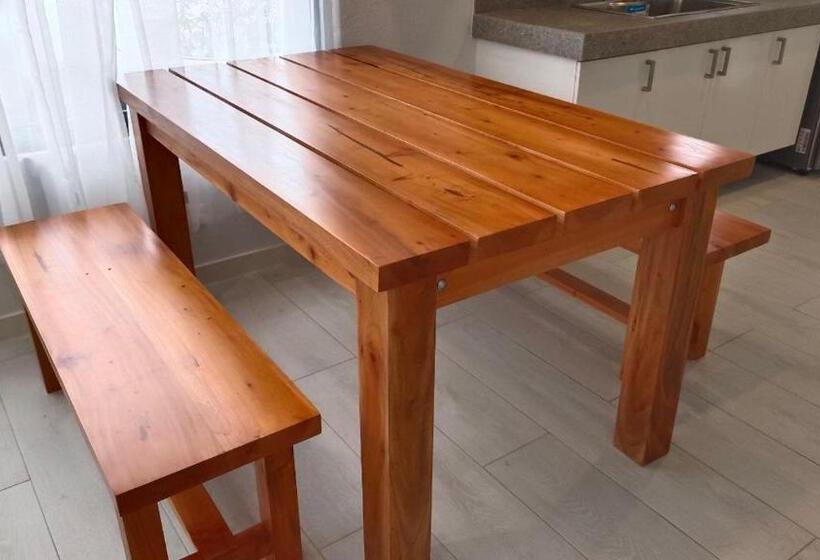 Pensionat 40 Tv Karen House Tagaytay