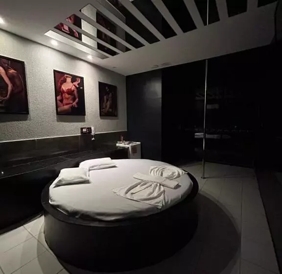 ペンション Ellus Motel