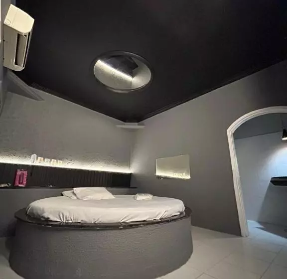 ペンション Ellus Motel