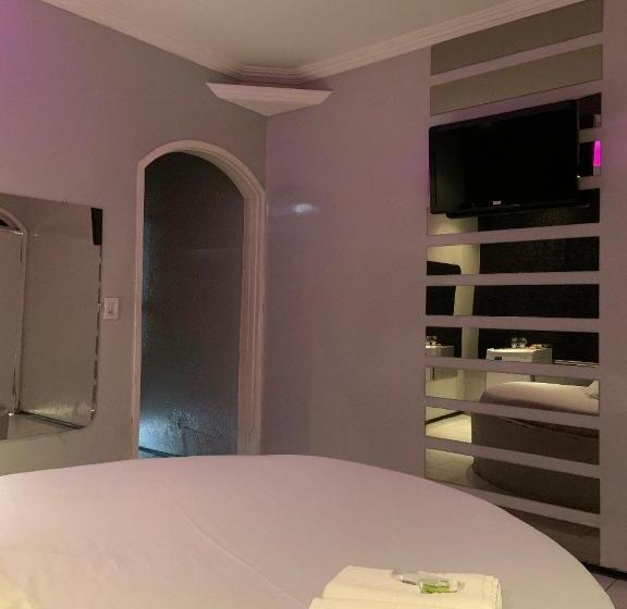 פנסיון Ellus Motel