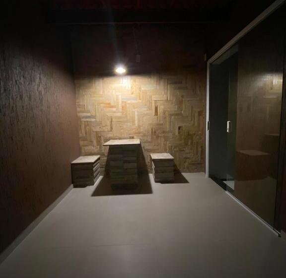 פנסיון Ellus Motel