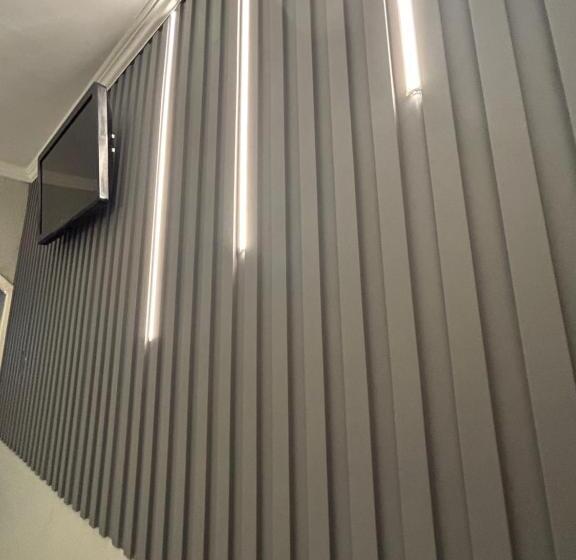 פנסיון Ellus Motel