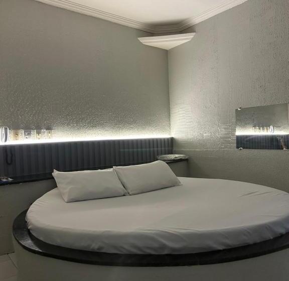 פנסיון Ellus Motel