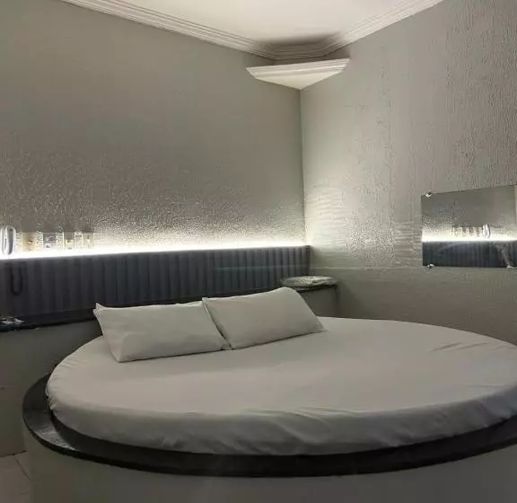 ペンション Ellus Motel