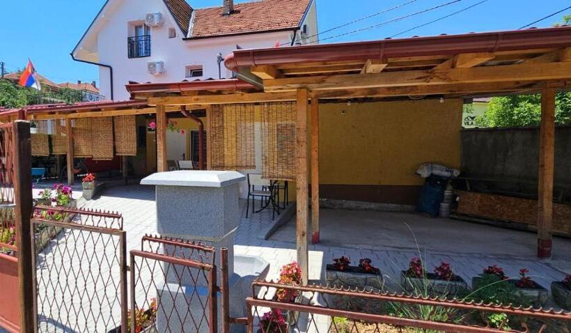 پانسیون Sobe Buba I Laza