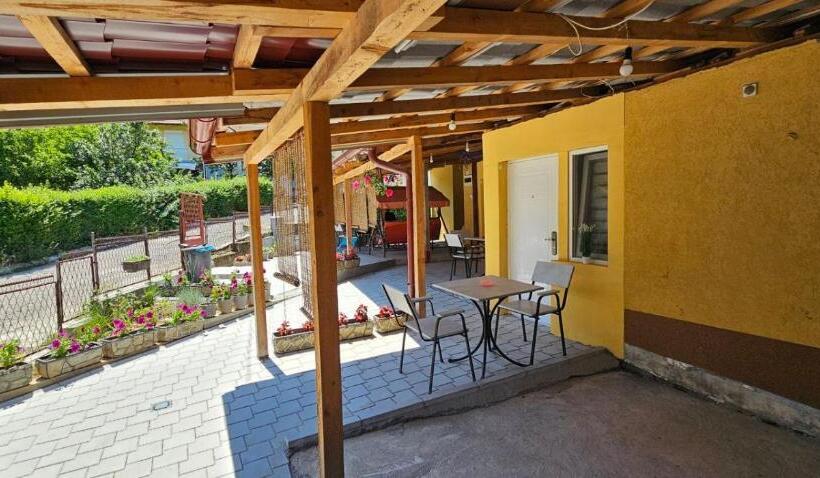 پانسیون Sobe Buba I Laza