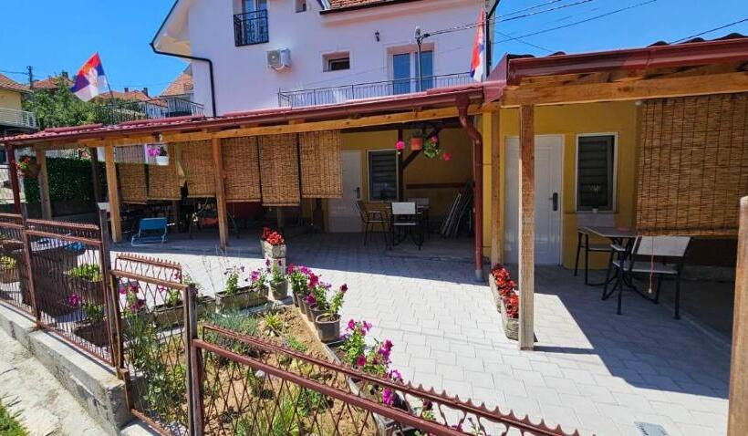 پانسیون Sobe Buba I Laza