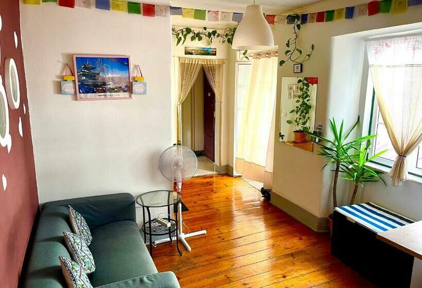 هاستل Asian Everest House