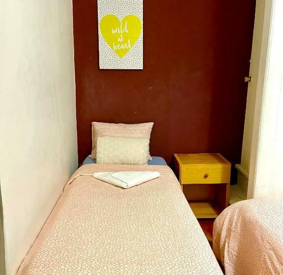 هاستل Asian Everest House