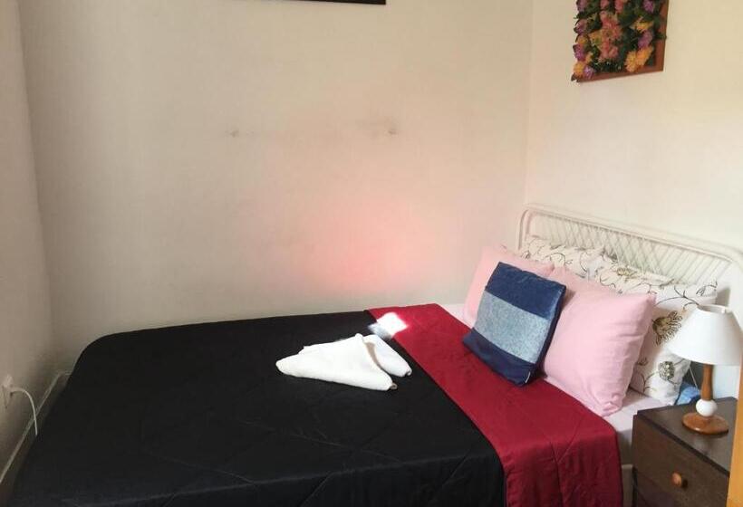 هاستل Asian Everest House