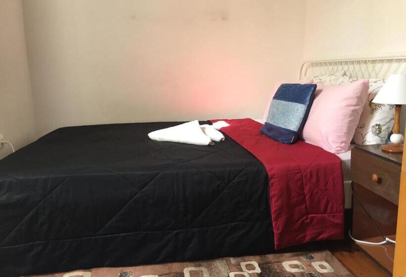 هاستل Asian Everest House