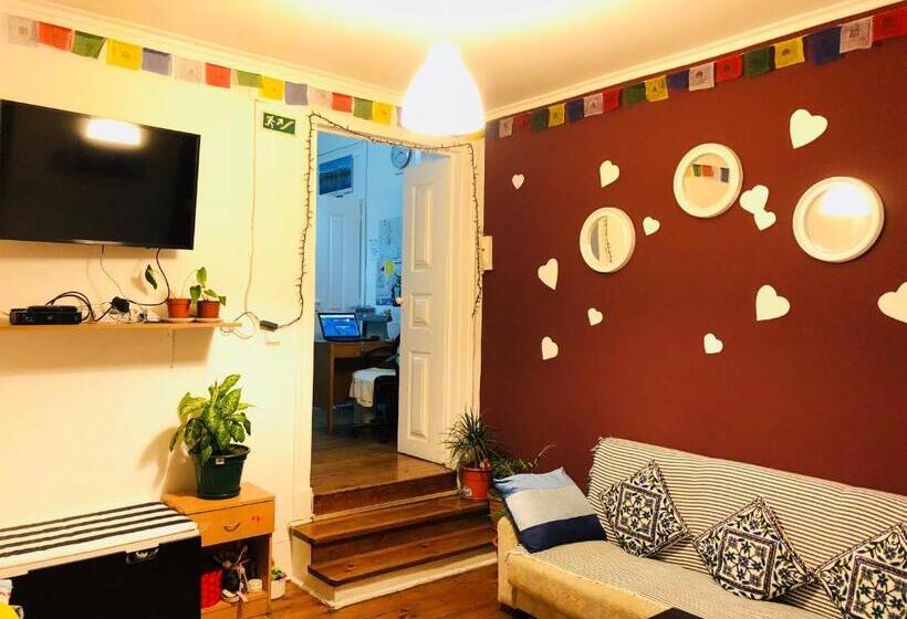 هاستل Asian Everest House