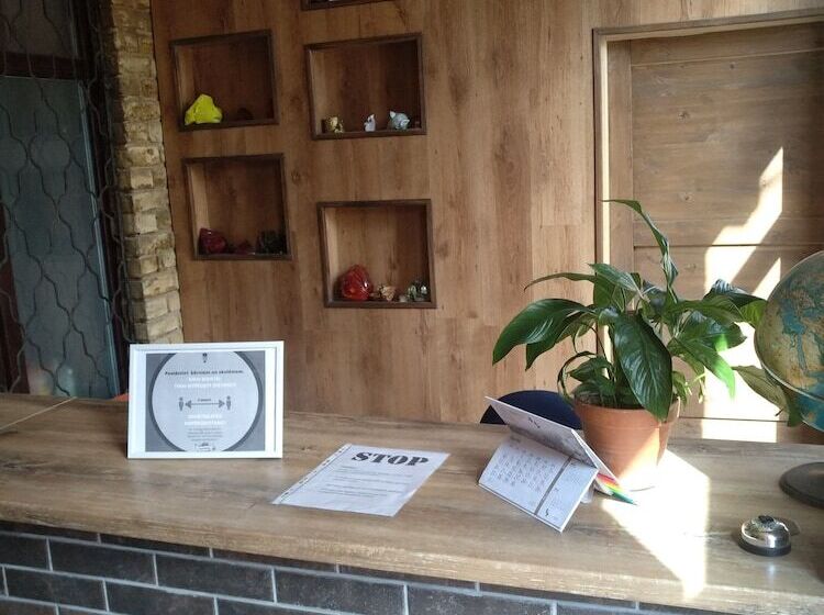 هاستل Atrium Guesthouse