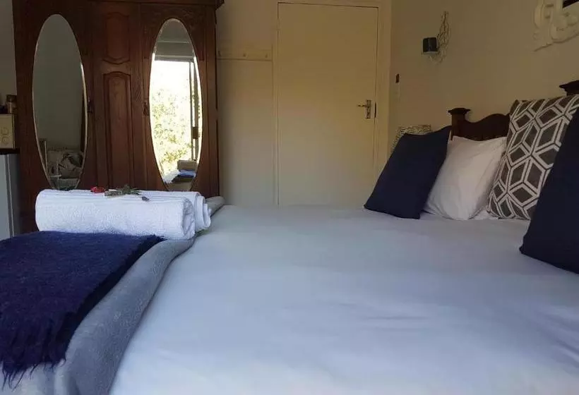 تختخواب و صبحانه Forword's River Lodge