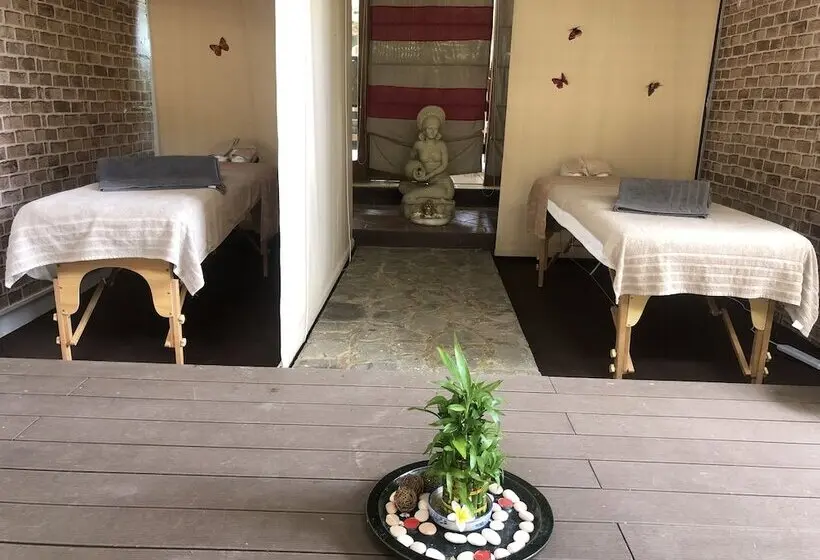 تختخواب و صبحانه Le Gite Du Bonheur Guest House & Car Rental