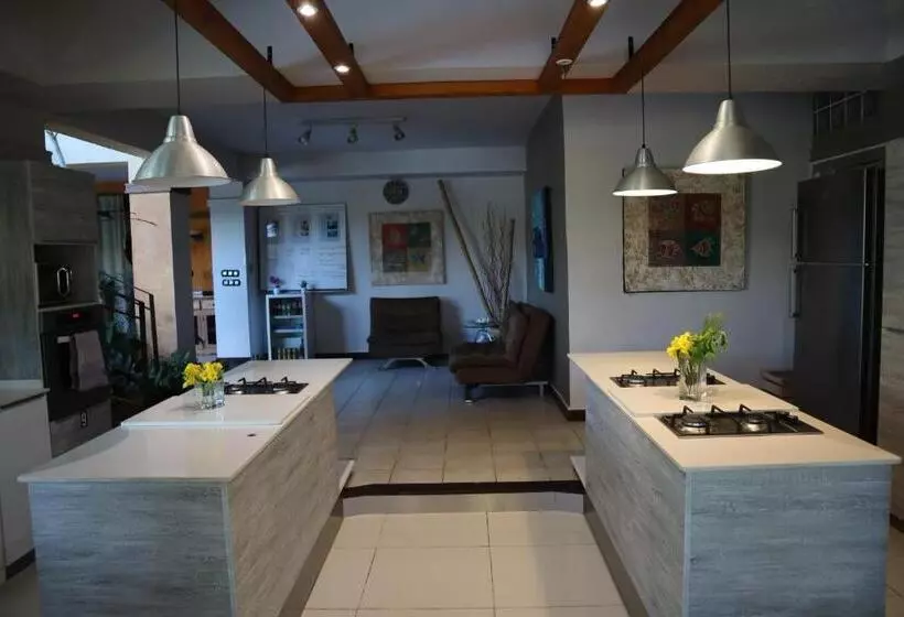 تختخواب و صبحانه Le Gite Du Bonheur Guest House & Car Rental