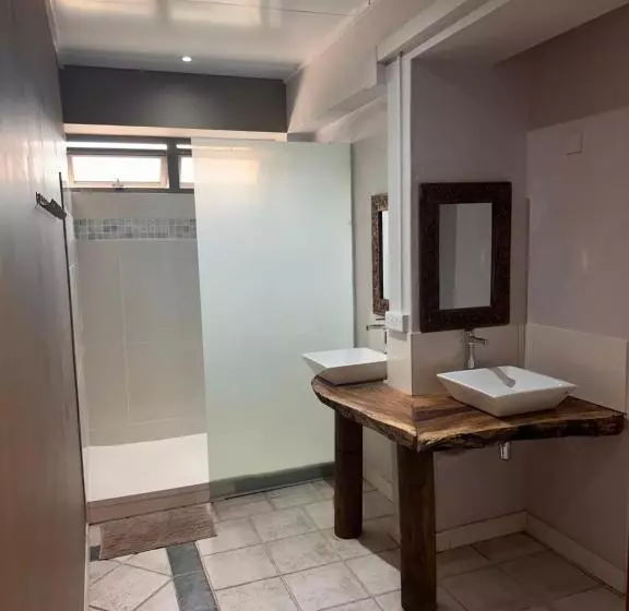 تختخواب و صبحانه Le Gite Du Bonheur Guest House & Car Rental