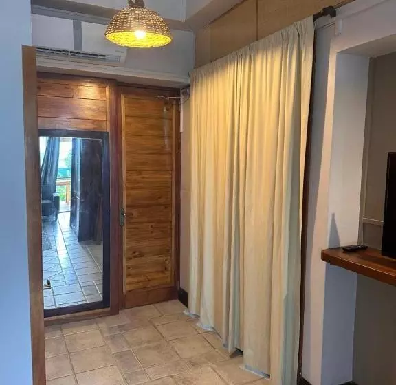 تختخواب و صبحانه Le Gite Du Bonheur Guest House & Car Rental