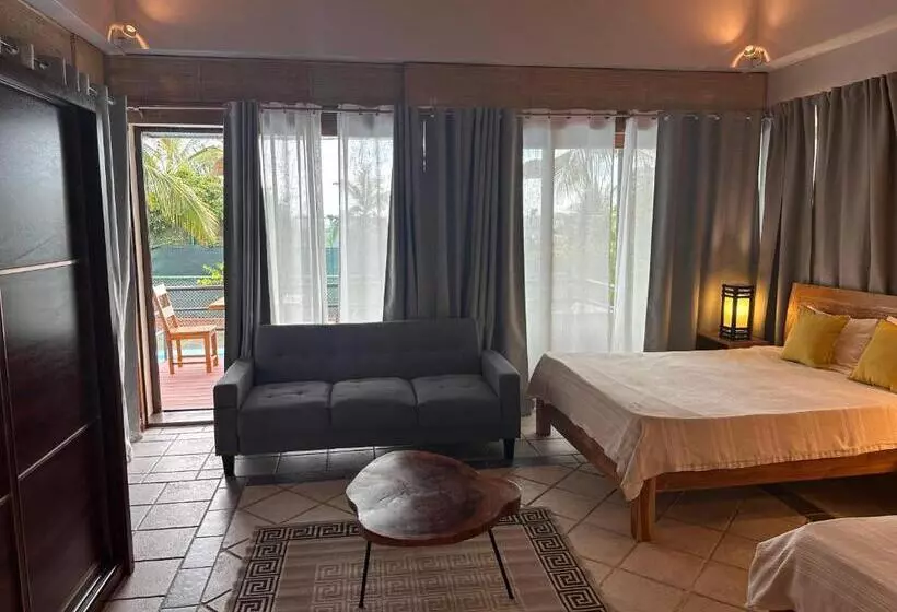 تختخواب و صبحانه Le Gite Du Bonheur Guest House & Car Rental