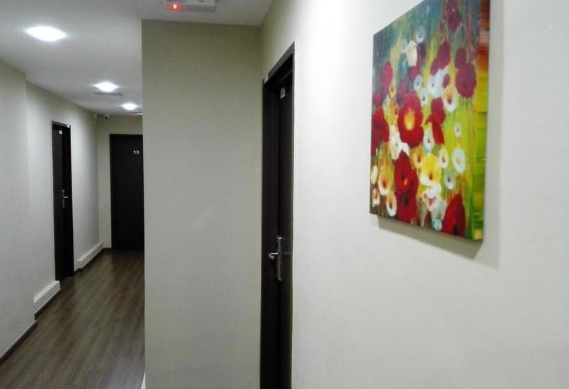 호텔 By The Park Plt