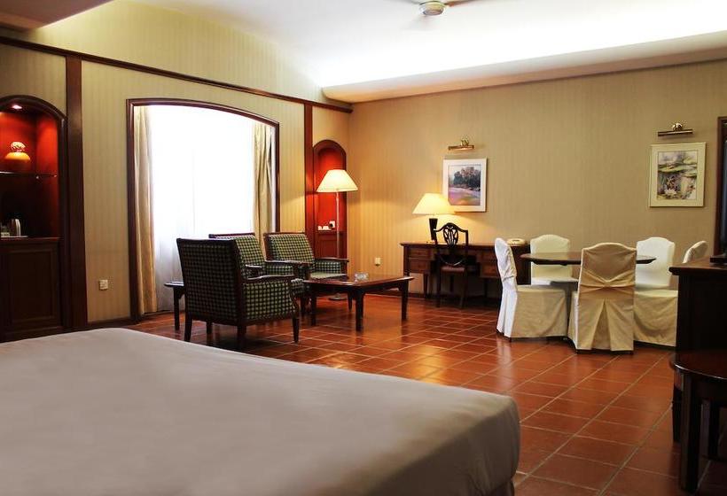 فندق Ponderosa Golf & Country Resort