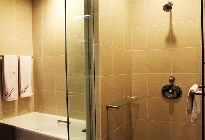 فندق Ponderosa Golf & Country Resort