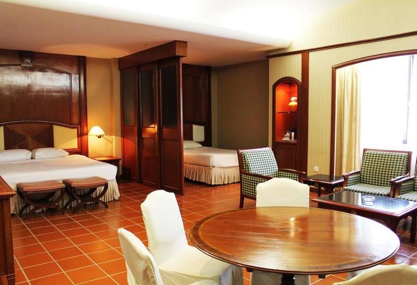 فندق Ponderosa Golf & Country Resort