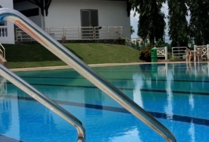 فندق Ponderosa Golf & Country Resort