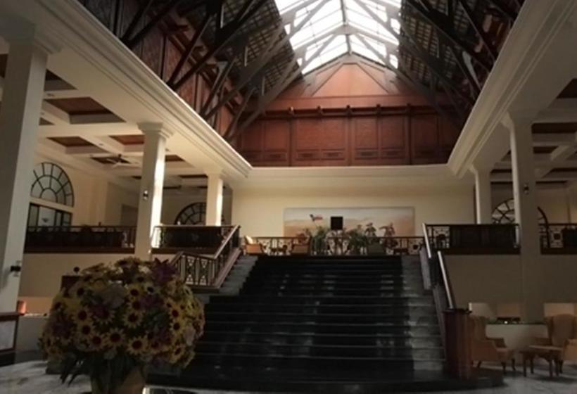 فندق Ponderosa Golf & Country Resort