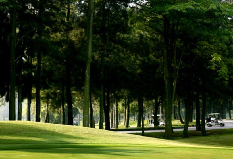 فندق Ponderosa Golf & Country Resort