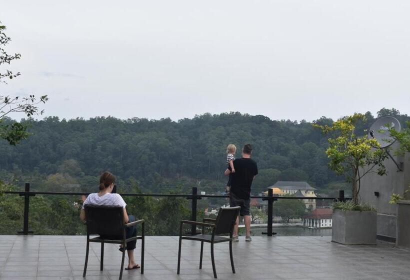 בית מלון כפרי Lotus Lake Residence