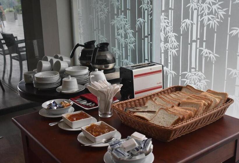 בית מלון כפרי Lotus Lake Residence