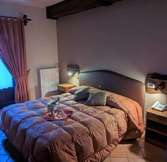 Hotelli Altopiano Delle Rocche