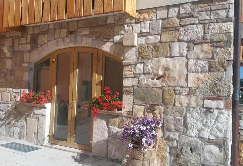 Отель Altopiano Delle Rocche