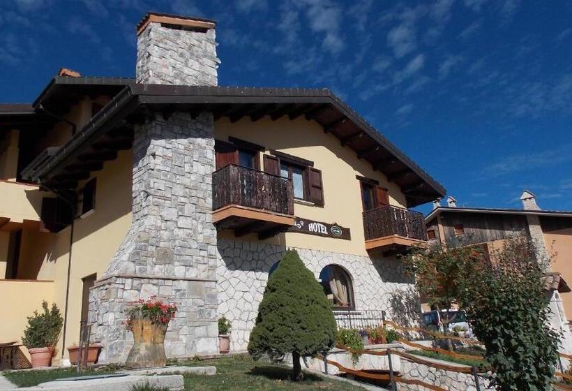 Отель Altopiano Delle Rocche