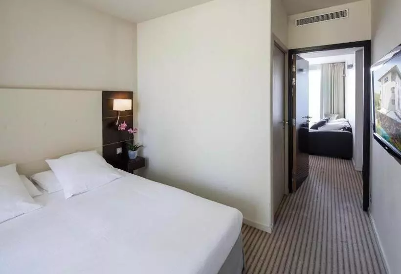 ホテル Mercure Aix En Provence La Duranne Gare Tgv