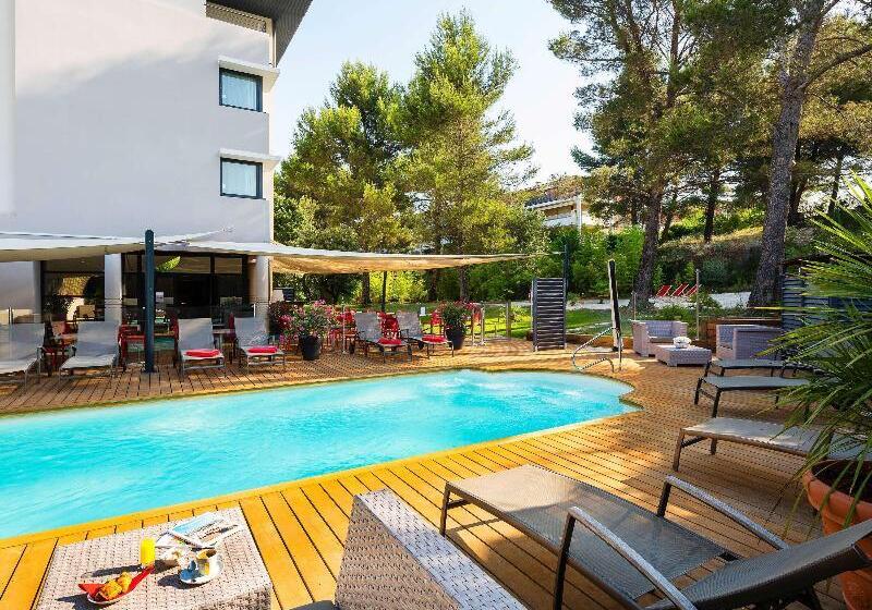 هتل Mercure Aix En Provence La Duranne Gare Tgv