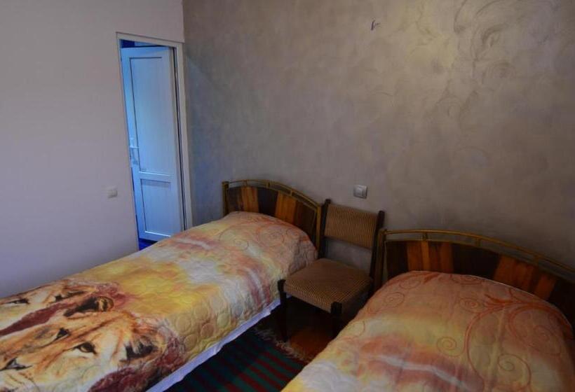 تختخواب و صبحانه Armen's Guest House