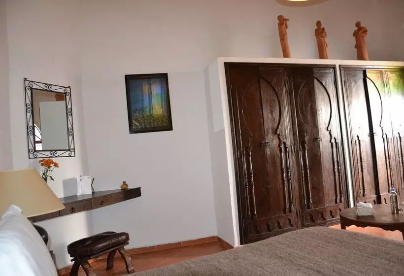 تختخواب و صبحانه Dar Chouette  Adults Only